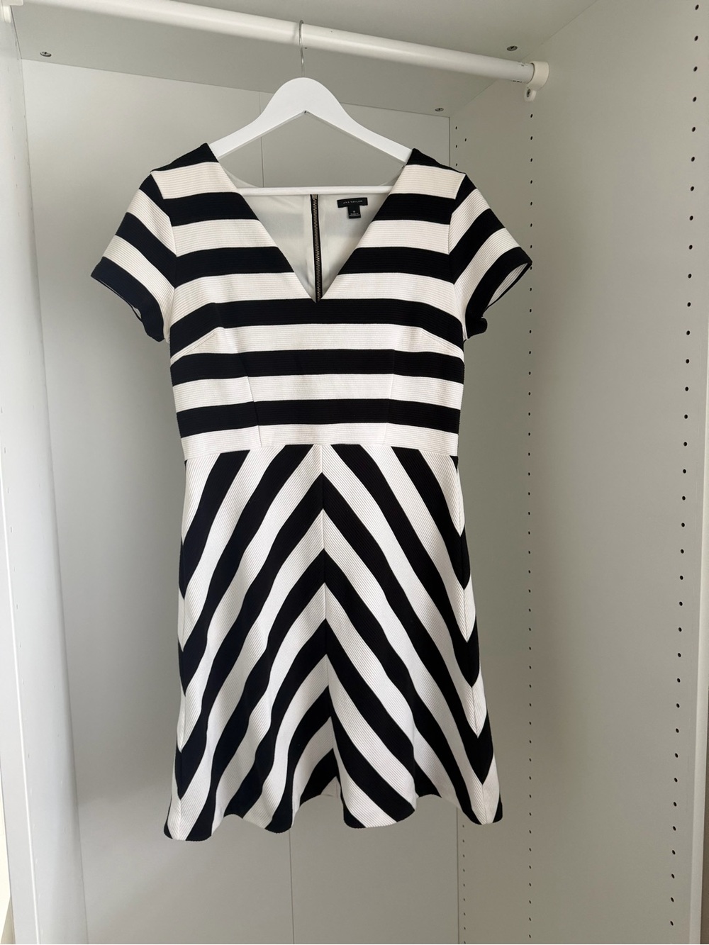 Ann Taylor Black White Striped Chevron Fit & Flare Dress Size 8